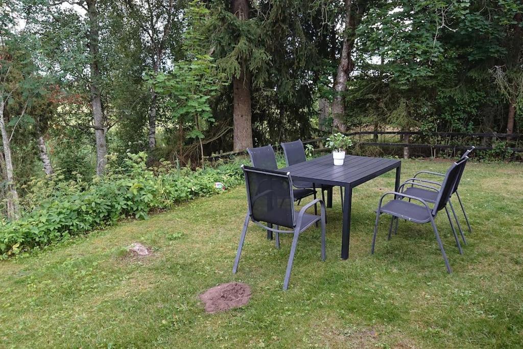 Stuga Vad Vatten Åsarp Esterno foto